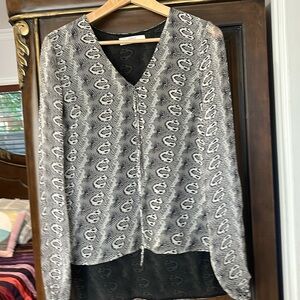 T- shirt Robert Rodriguez   Size small grey 100 silk good condition long sleeve